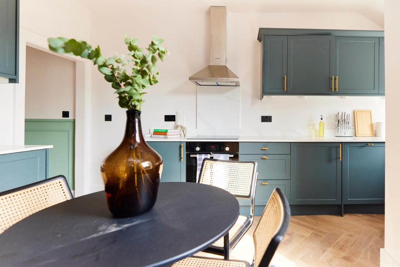 The Elmfield Road Wonder - Dazzling 2bdr Flat Apartment