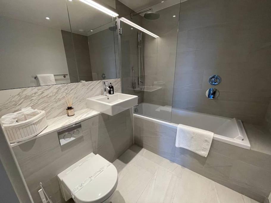 Luxury With Ac By The River Apartment *