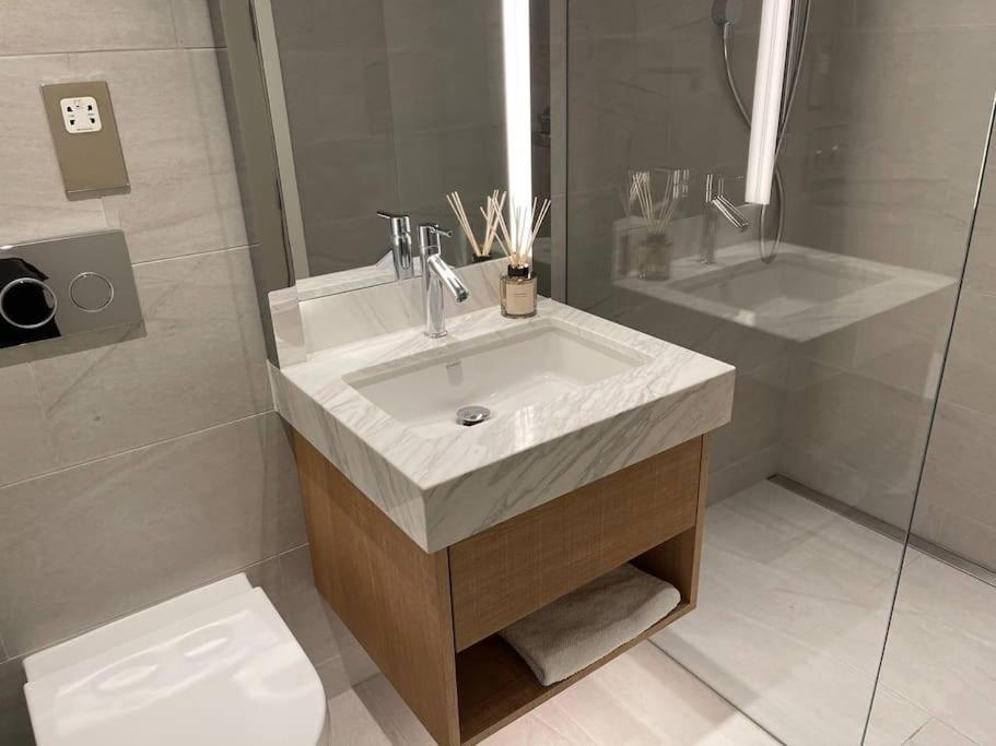 Luxury With Ac By The River London