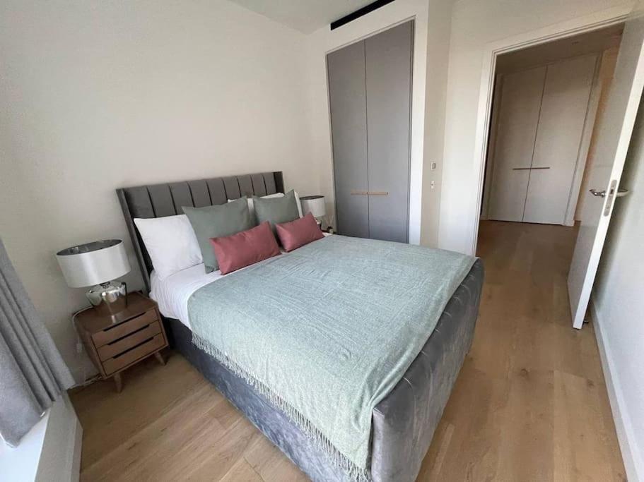 Luxury With Ac By The River London