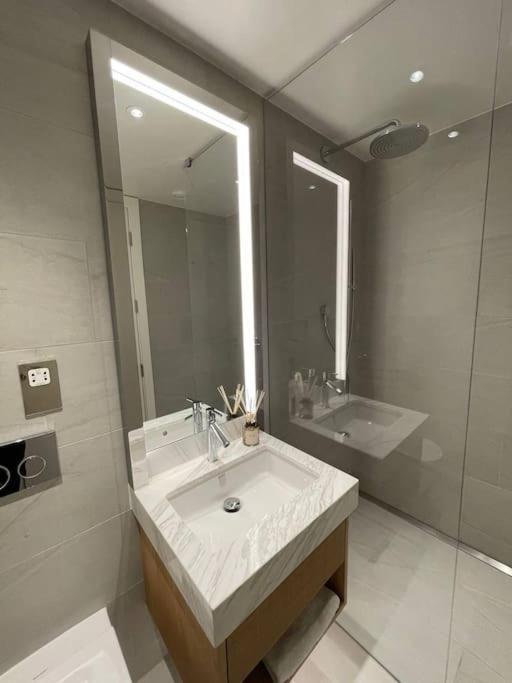 Luxury With Ac By The River Apartment *