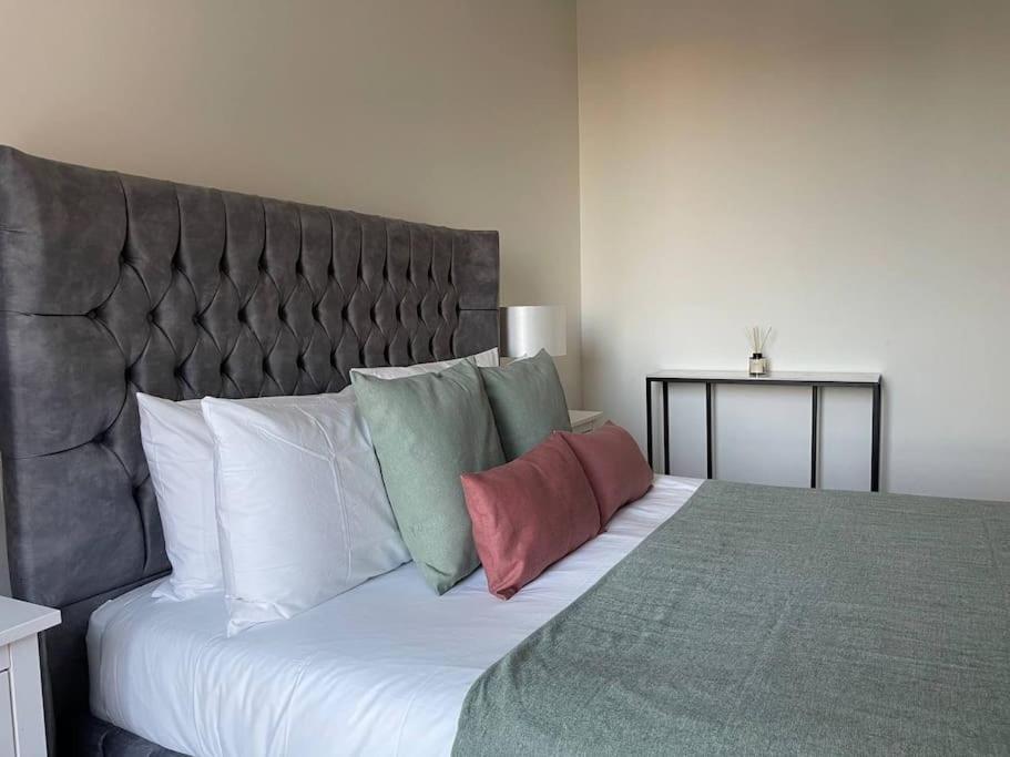 Luxury With Ac By The River * London
