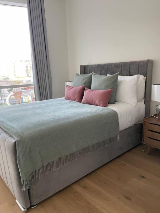 Luxury With Ac By The River * London