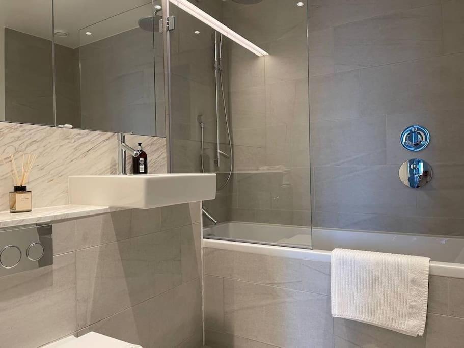 Apartment Luxury With Ac By The River London