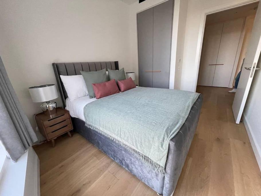 Luxury With Ac By The River Apartment *