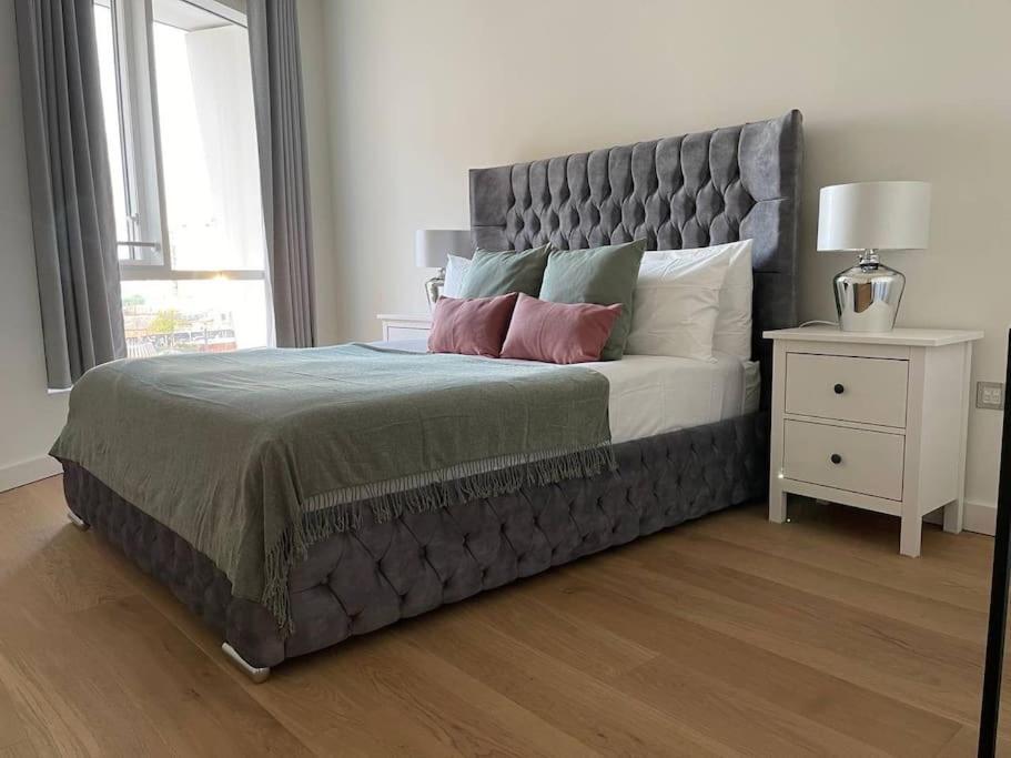 Luxury With Ac By The River London