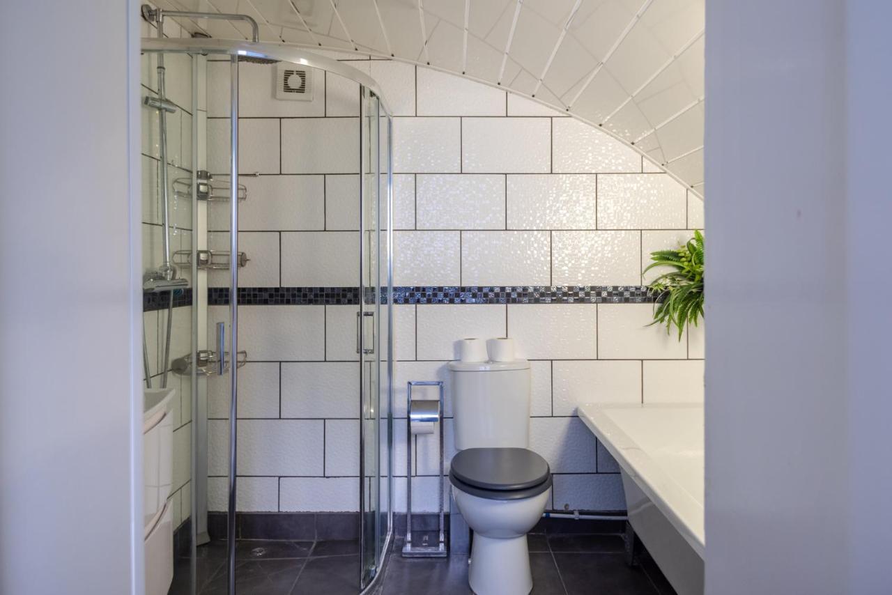 Spacious 2 Bedroom In Camden Londra