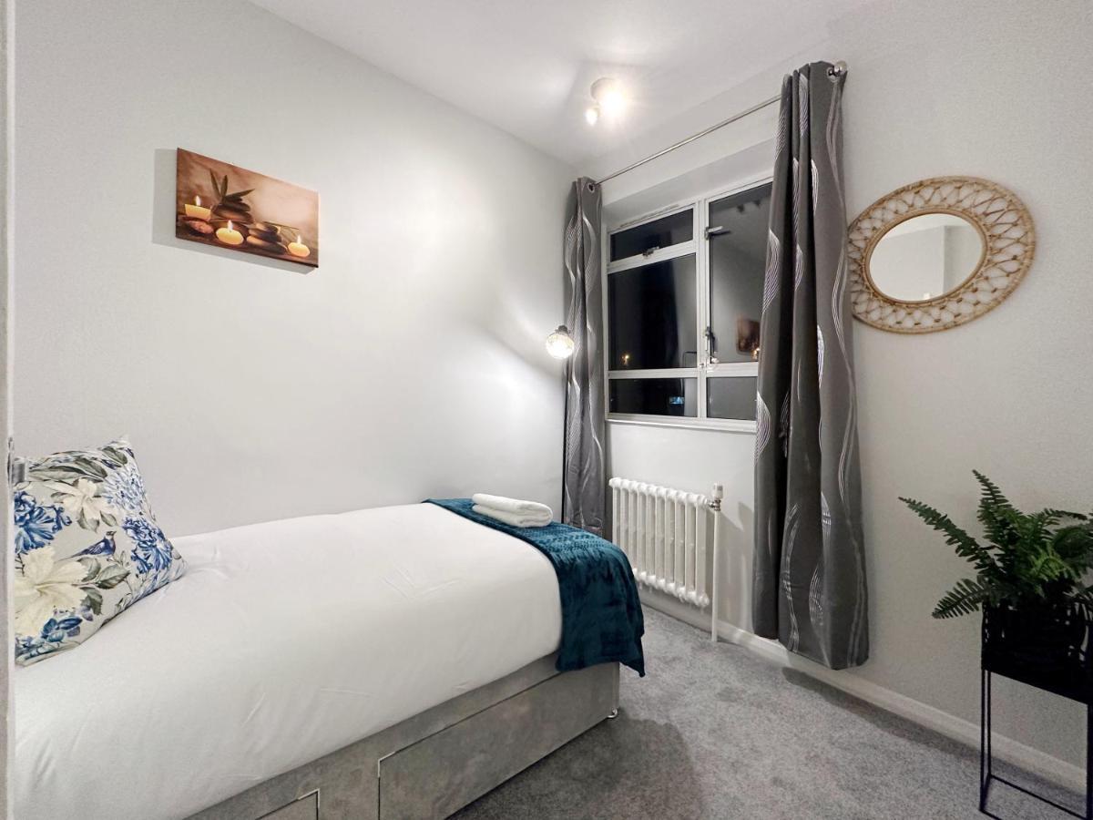 Appartement Zoey Place Near Thames River - 2 Double Beds, 1 Single Bed, Spacious, Ideal For Families *