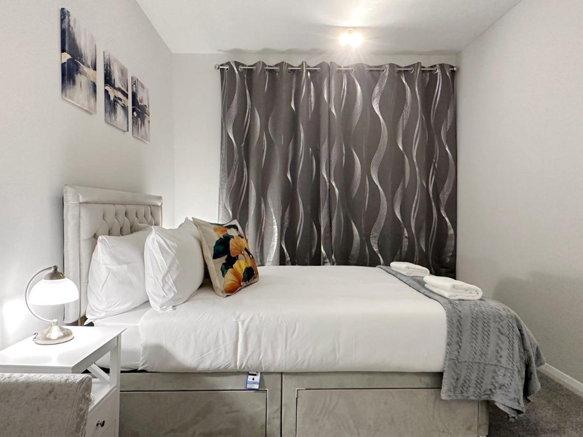 Zoey Place Near Thames River - 2 Double Beds, 1 Single Bed, Spacious, Ideal For Families * Londen