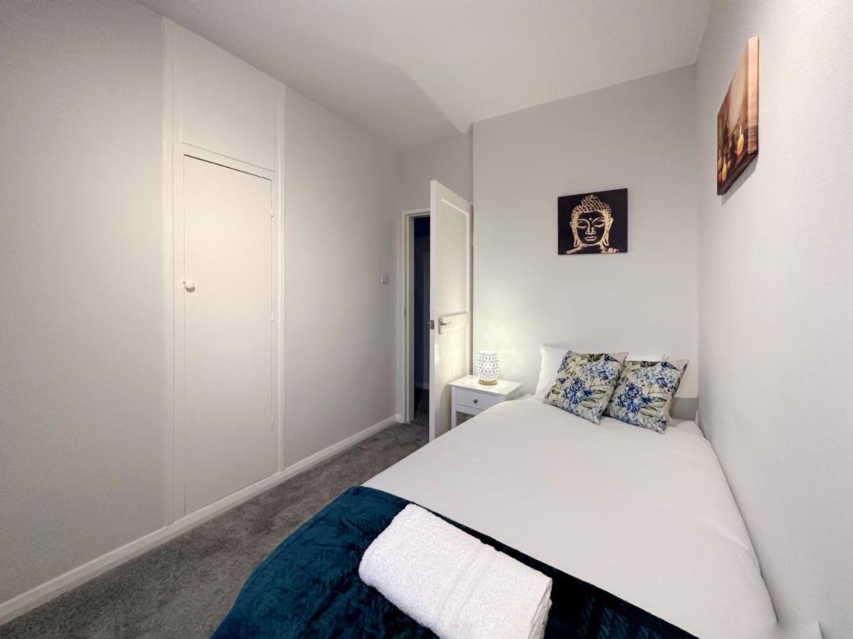 Zoey Place Near Thames River - 2 Double Beds, 1 Single Bed, Spacious, Ideal For Families Appartement *