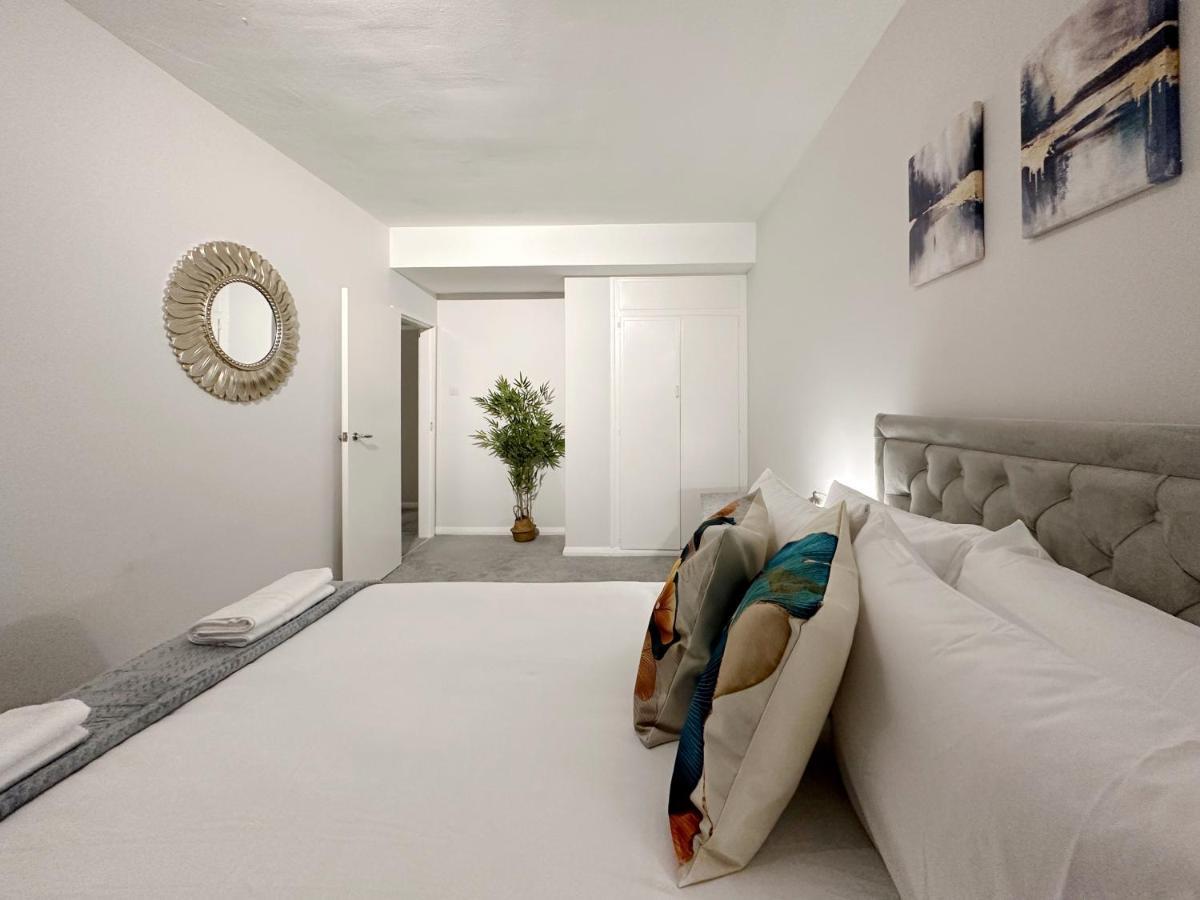 Zoey Place Near Thames River - 2 Double Beds, 1 Single Bed, Spacious, Ideal For Families Appartement *