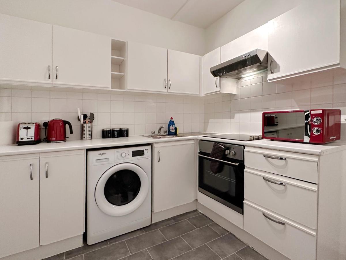 Zoey Place Near Thames River - 2 Double Beds, 1 Single Bed, Spacious, Ideal For Families * Londen