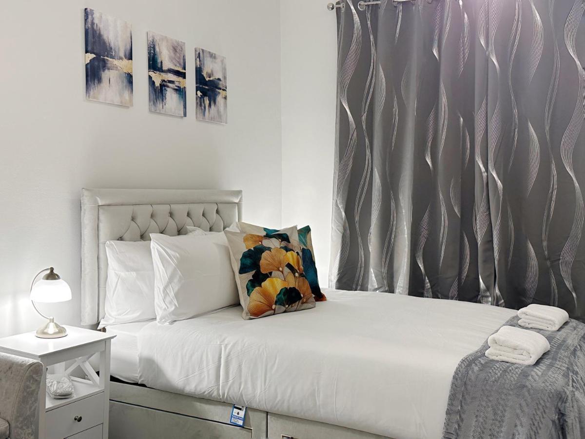 Appartement Zoey Place Near Thames River - 2 Double Beds, 1 Single Bed, Spacious, Ideal For Families Londen
