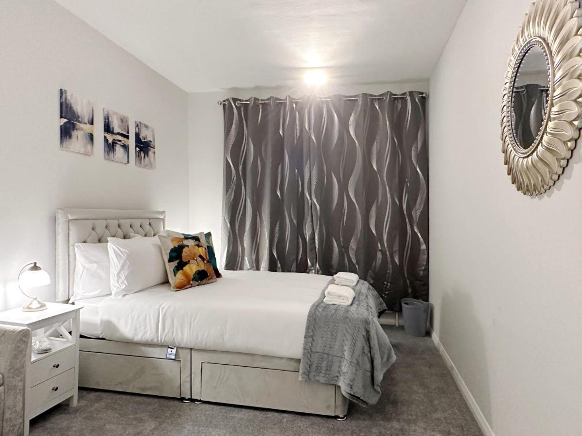 Appartement Zoey Place Near Thames River - 2 Double Beds, 1 Single Bed, Spacious, Ideal For Families Londen