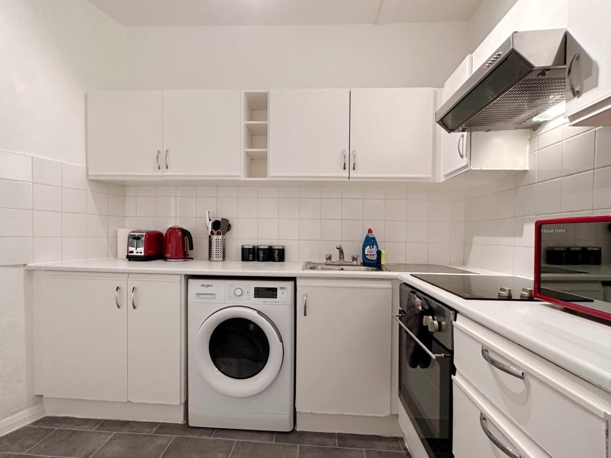 Zoey Place Near Thames River - 2 Double Beds, 1 Single Bed, Spacious, Ideal For Families Appartement Londen