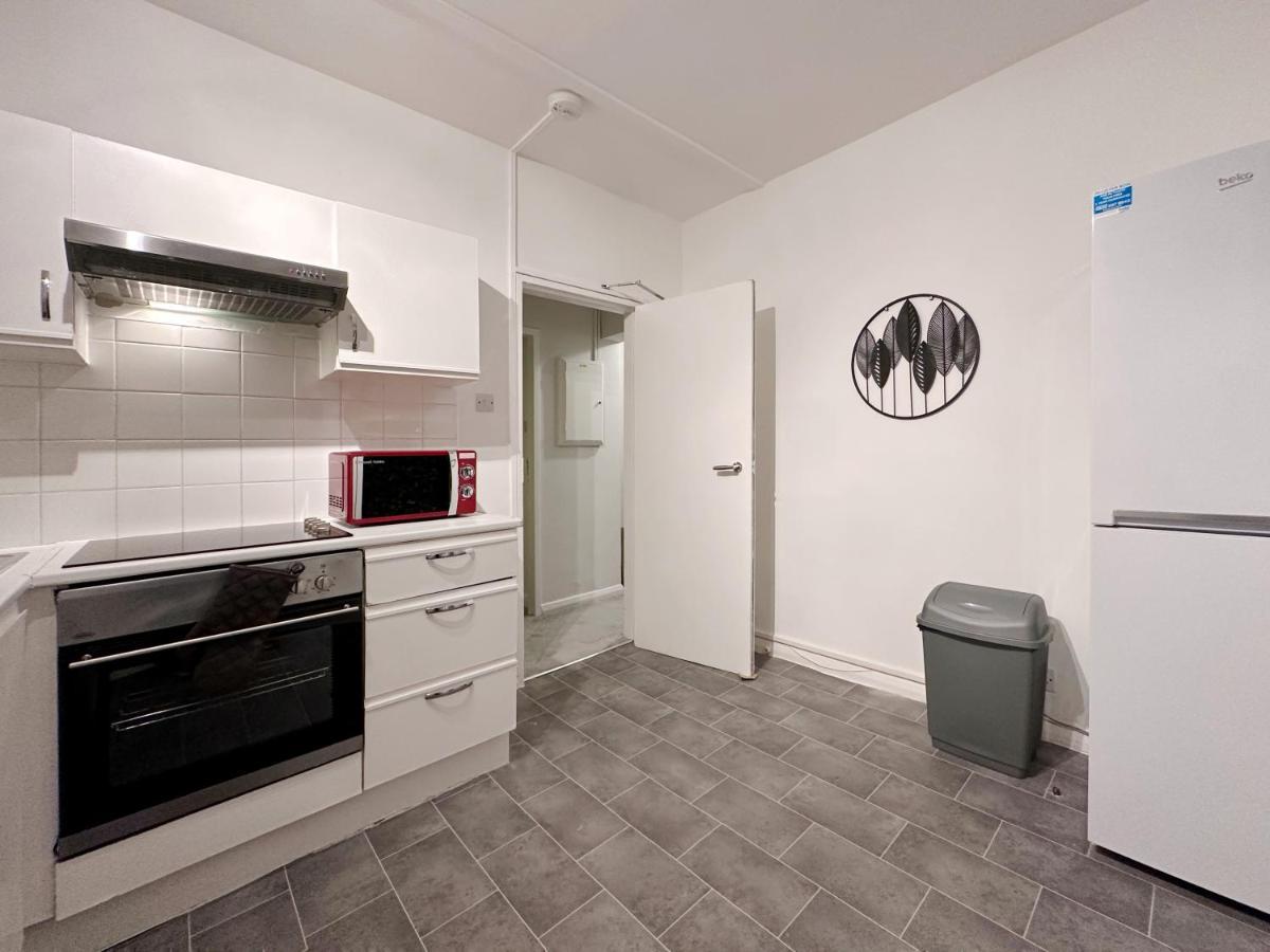 Zoey Place Near Thames River - 2 Double Beds, 1 Single Bed, Spacious, Ideal For Families Londen