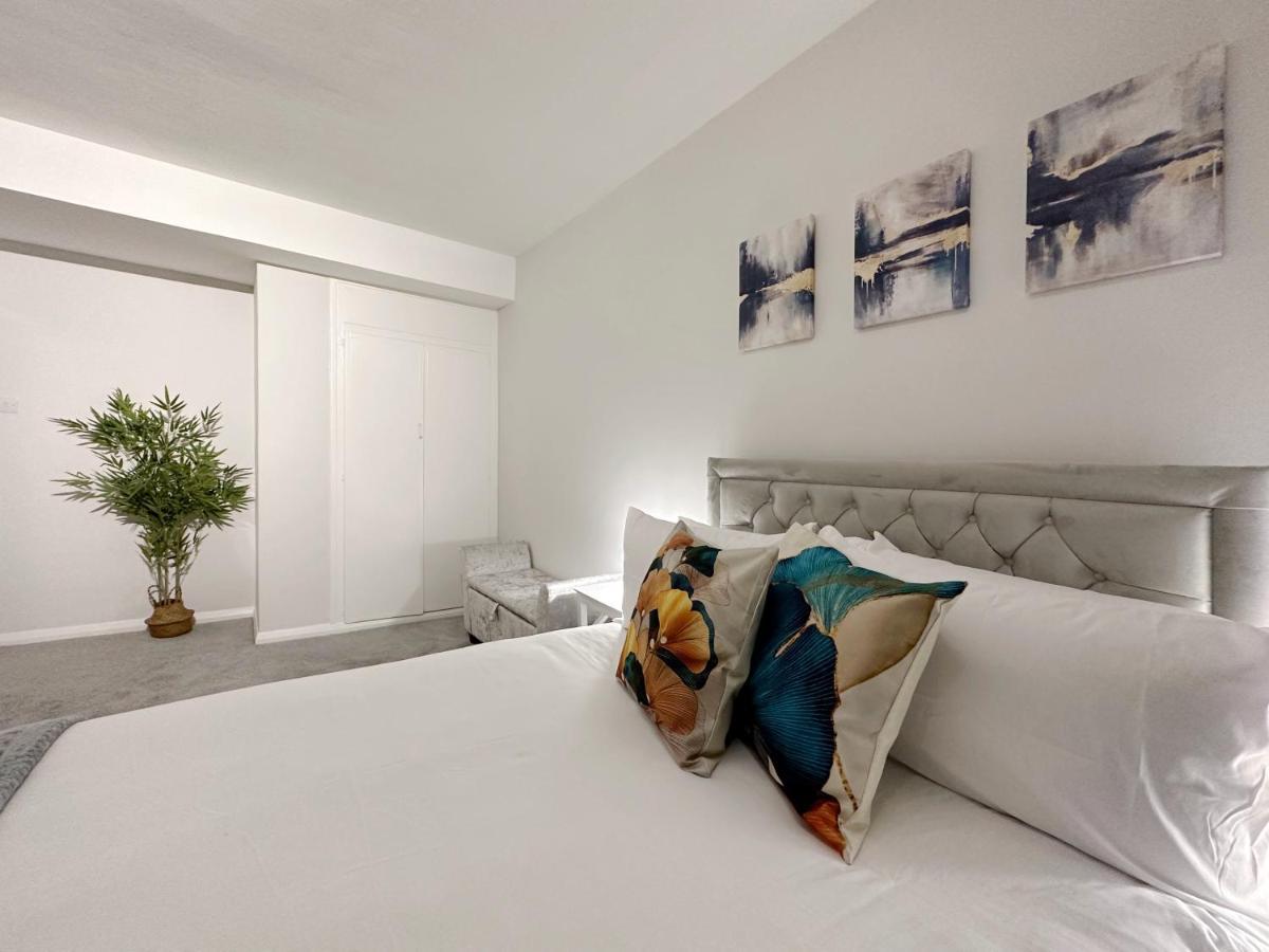 Zoey Place Near Thames River - 2 Double Beds, 1 Single Bed, Spacious, Ideal For Families Londen