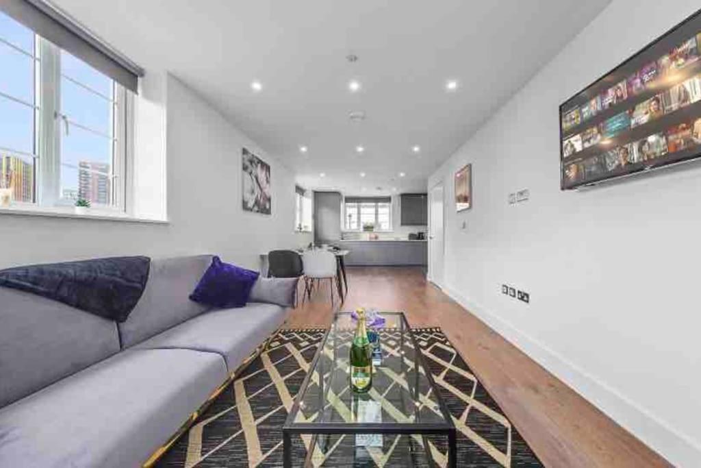 Cozy Flat Near Eye/ Victoria / Vauxhall Lägenhet