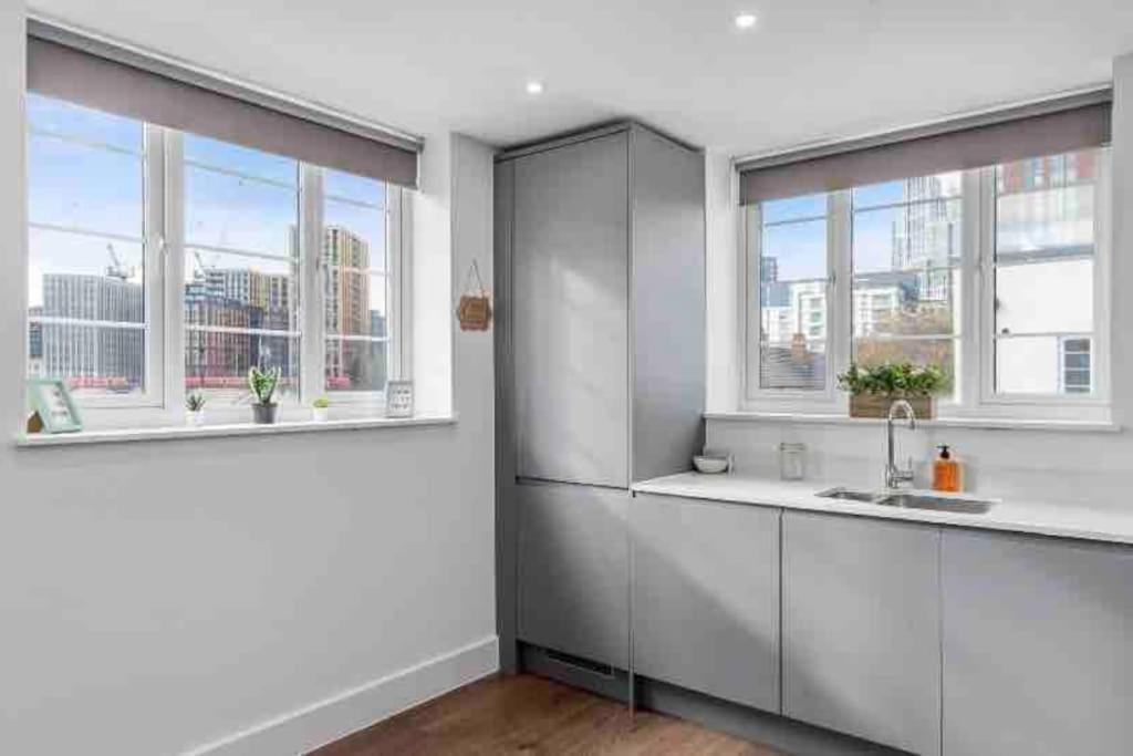 Cozy Flat Near Eye/ Victoria / Vauxhall Lägenhet