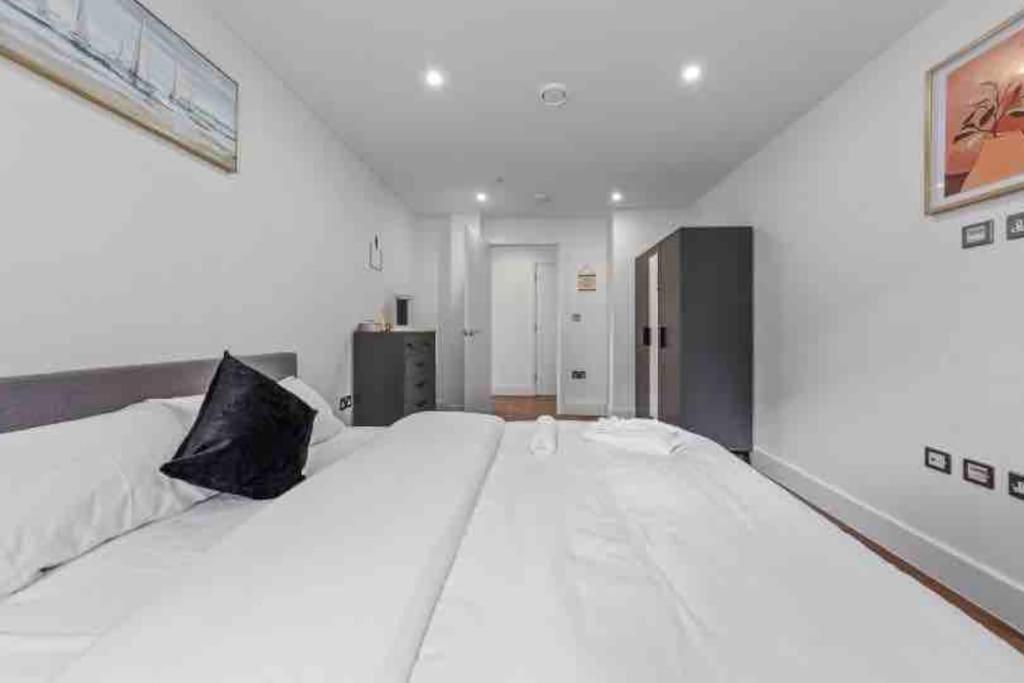 Cozy Flat Near Eye/ Victoria / Vauxhall Lägenhet *