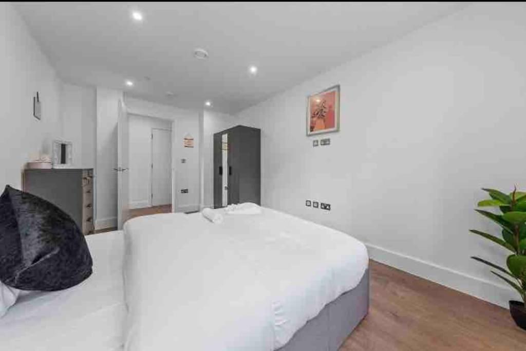 Cozy Flat Near Eye/ Victoria / Vauxhall Lägenhet
