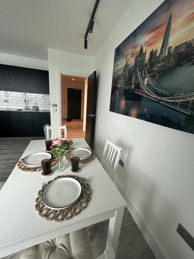 Appartamento One West Point , Icon Tower Londra