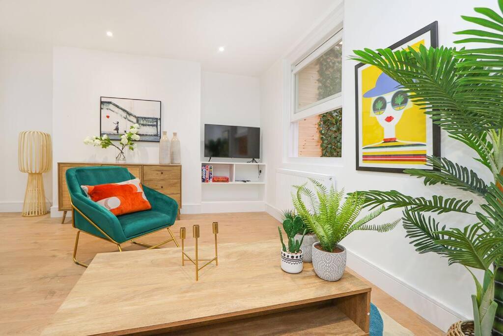 The Secret, 1 Bed Flat With Patio - Zone 2 Lejlighed *