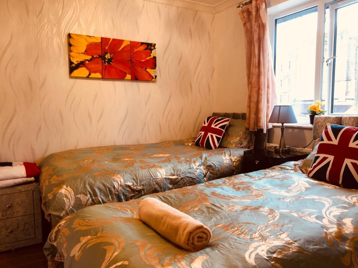 Cheerful 4 Bedroom House With Garden Free Parking Semesterbostad London