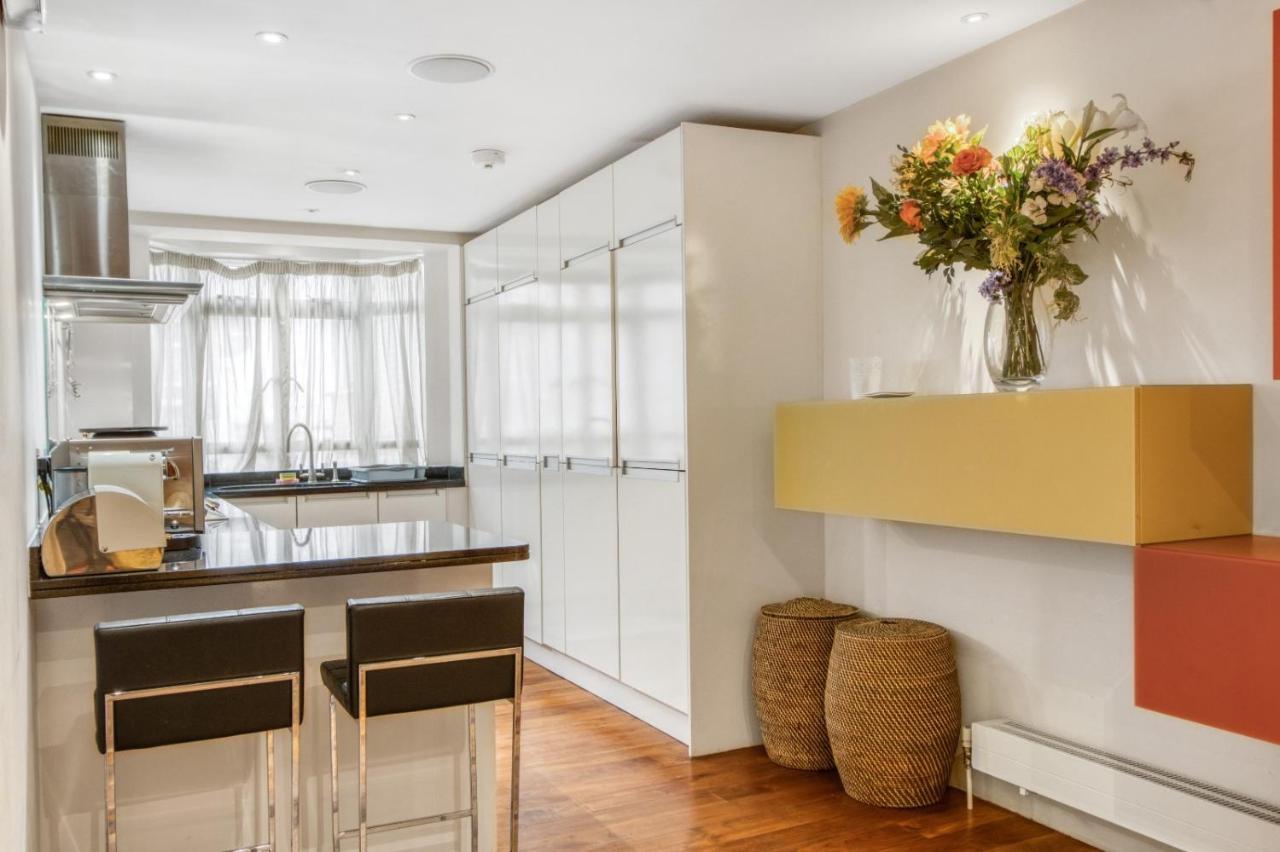 Modern 2 Bedrooms 2bathrooms Behind Nobu Lejlighed London