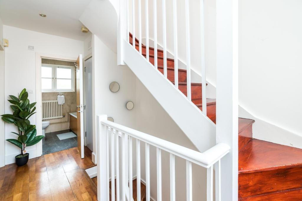 Goldhurst 3 Bedroom Flat Apartment London