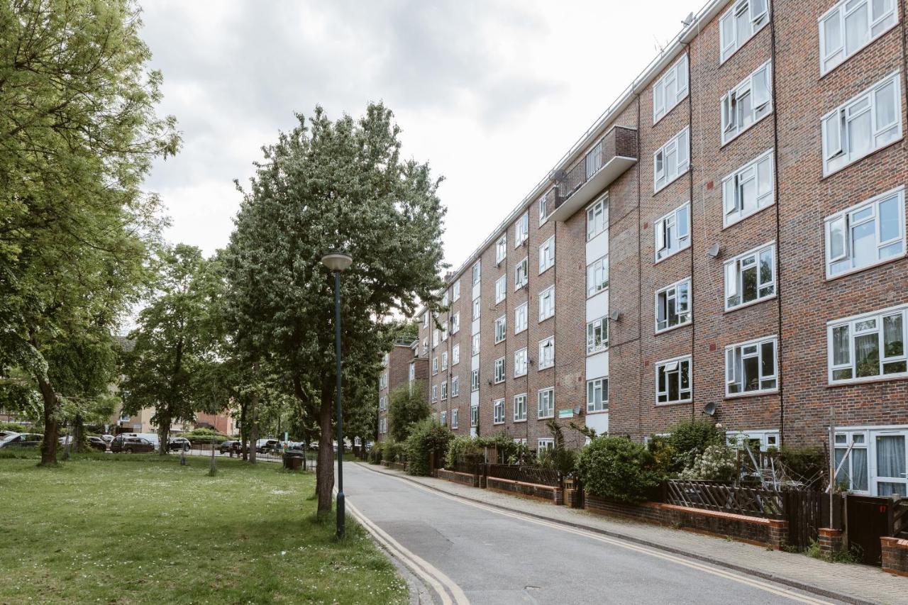 Holloway Road Double - 5 *
