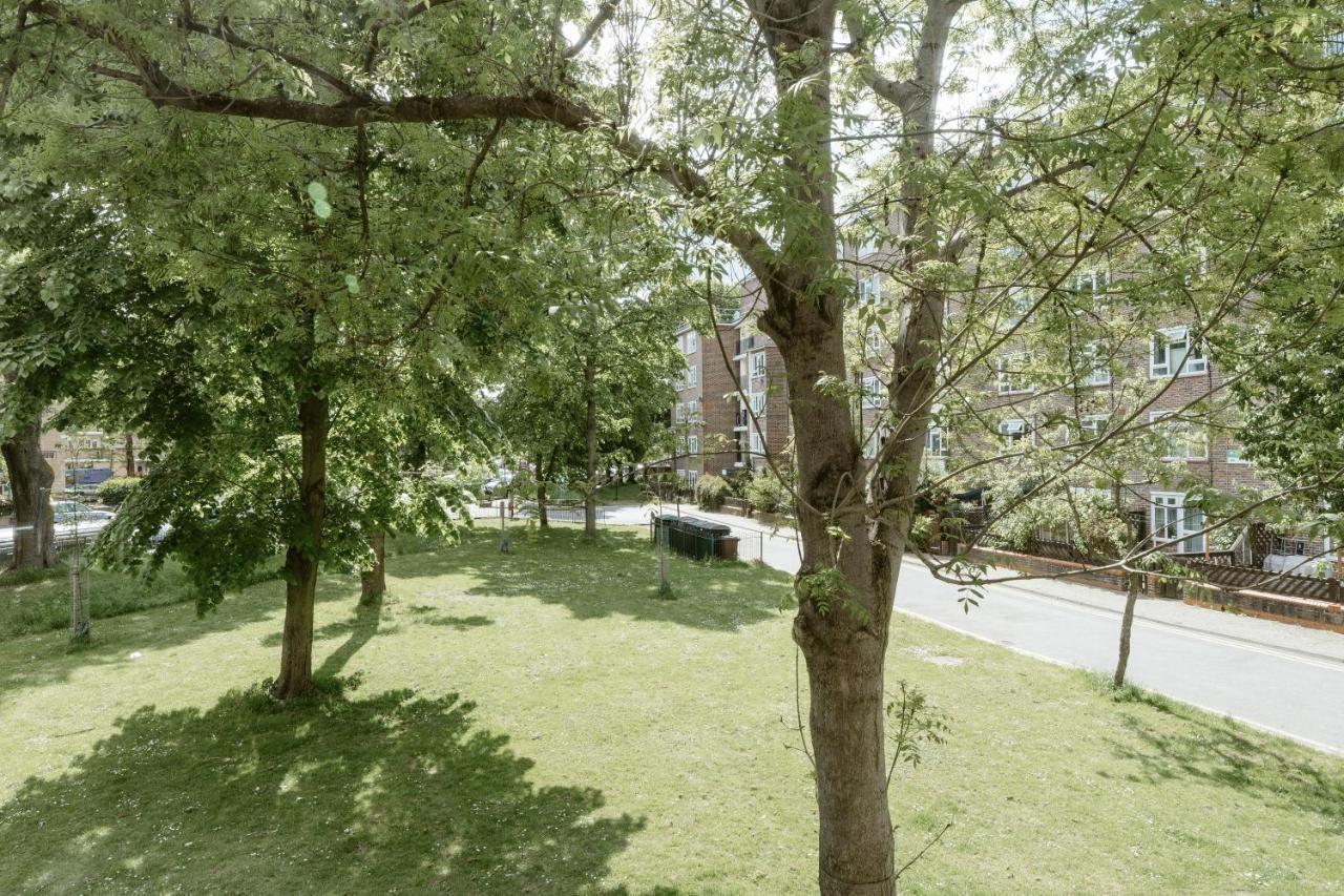 Holloway Road Double - 5 *