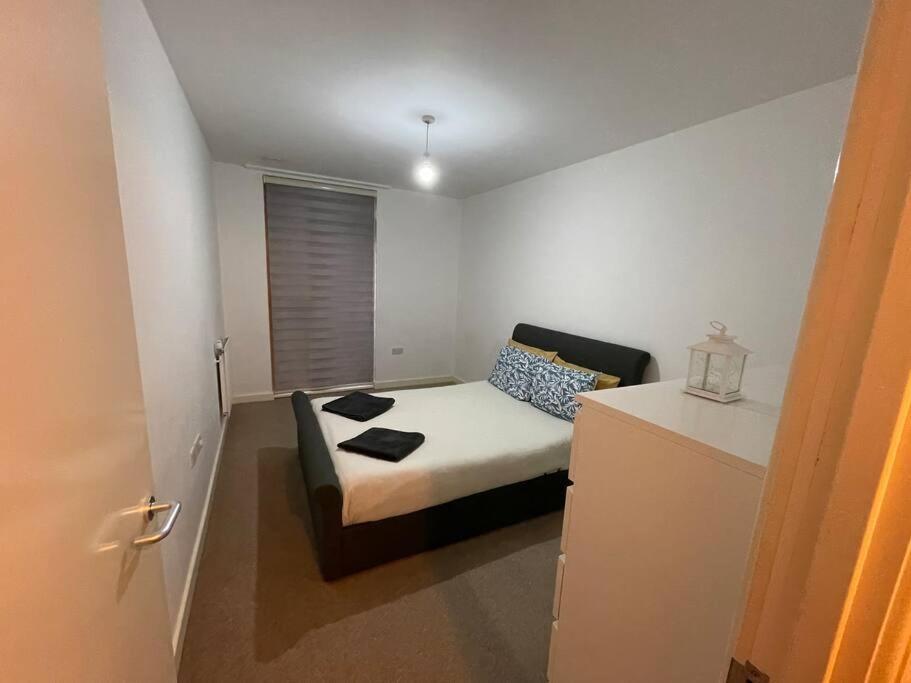 Spacious 2 Bedroom Modern Flat & Parking Leilighet
