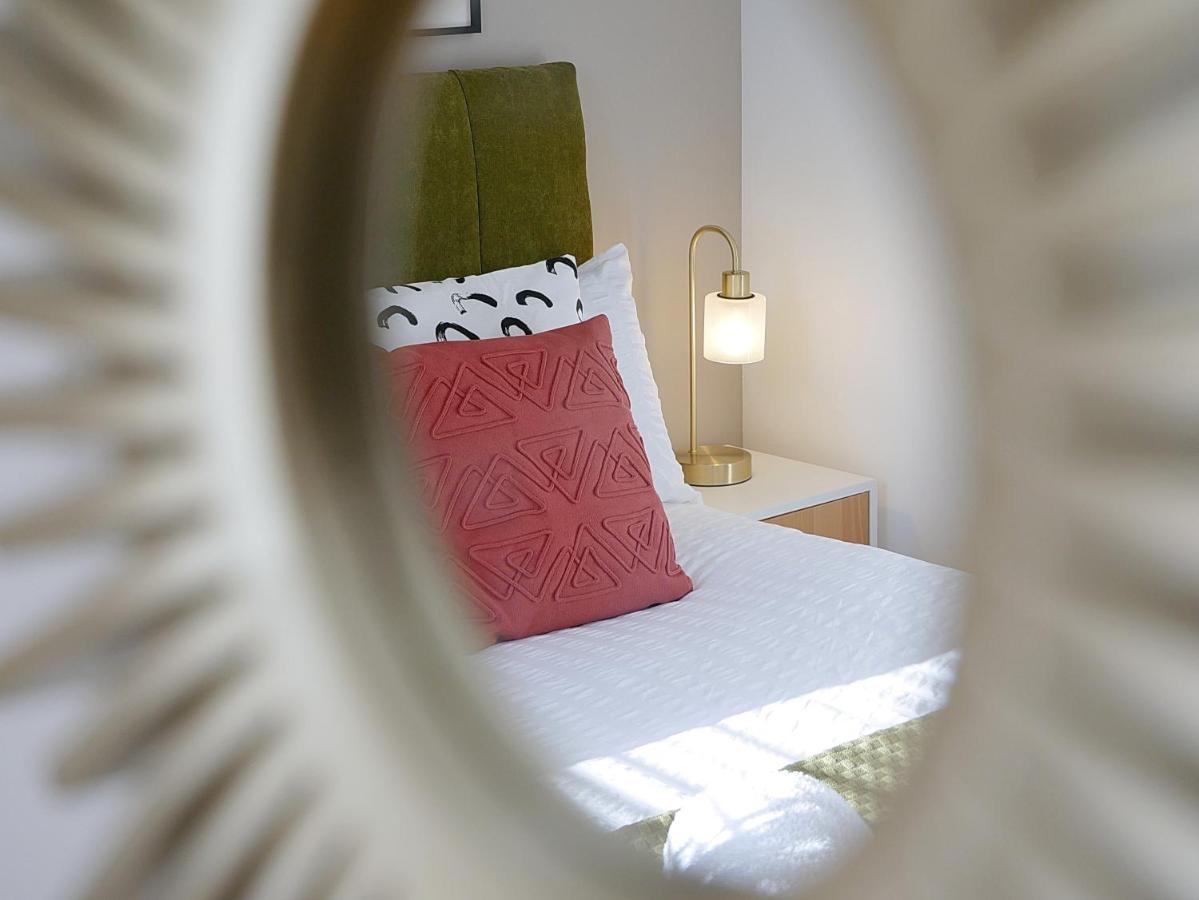 Semesterbostad East House Near Tube With Parking London