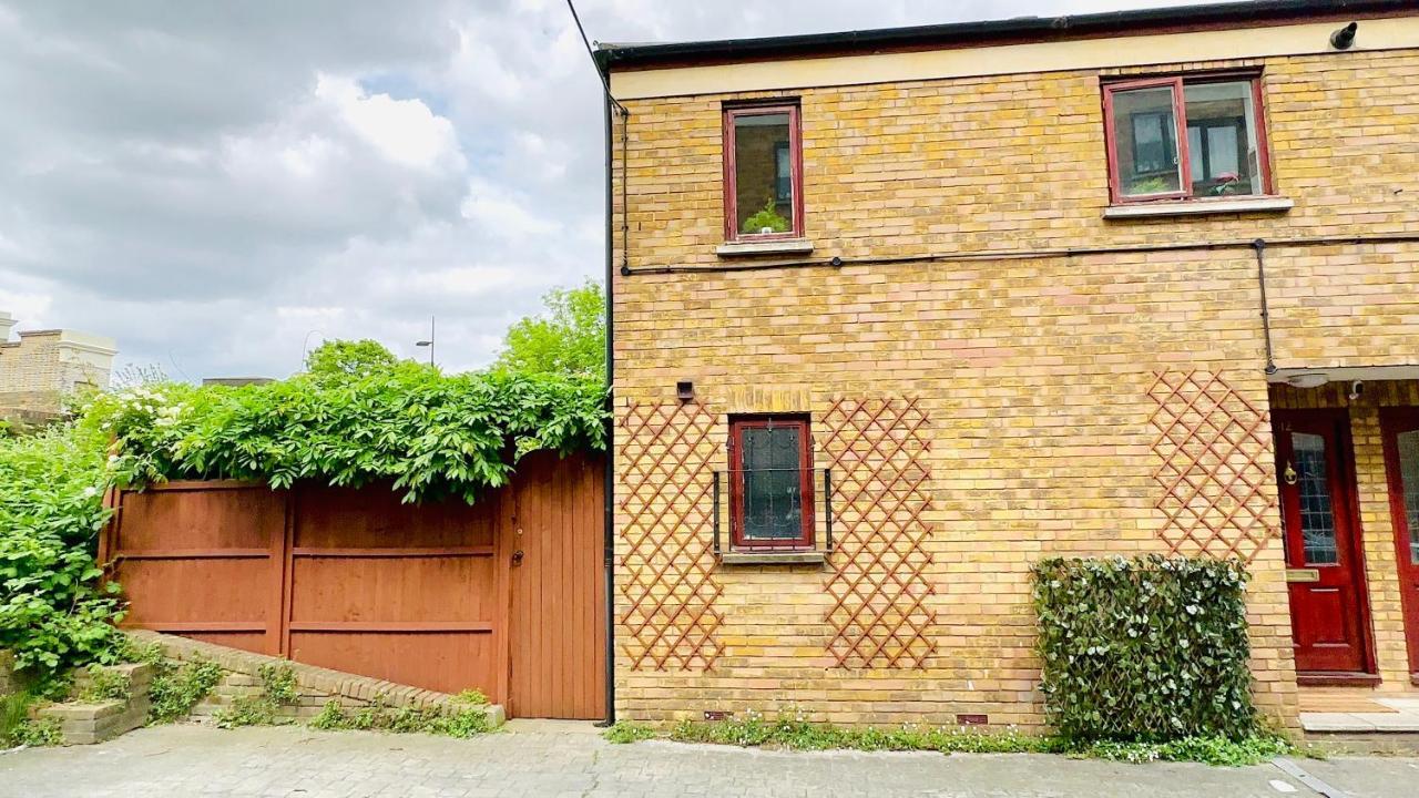 Amazing Location - Of London- 2 Bedroom Stunning Canal View House With Private Garden,parking & Balcony Appartamento Londra