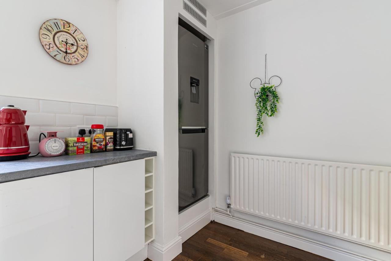 Specious Bright Flat With Garden In Leilighet