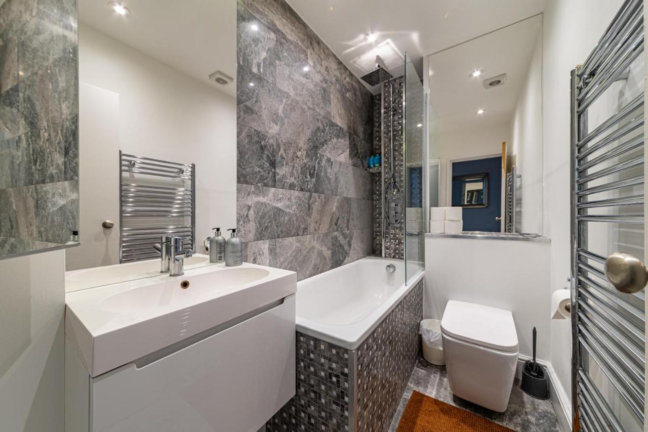 Specious Bright Flat With Garden In Leilighet London
