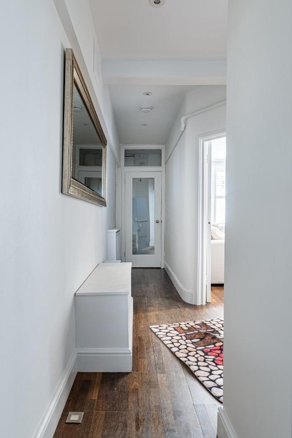 Leilighet Specious Bright Flat With Garden In
