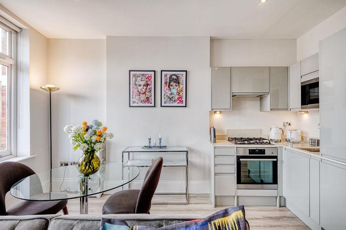 Elegant 1 Bed Apartment- Hampstead Village * Londra