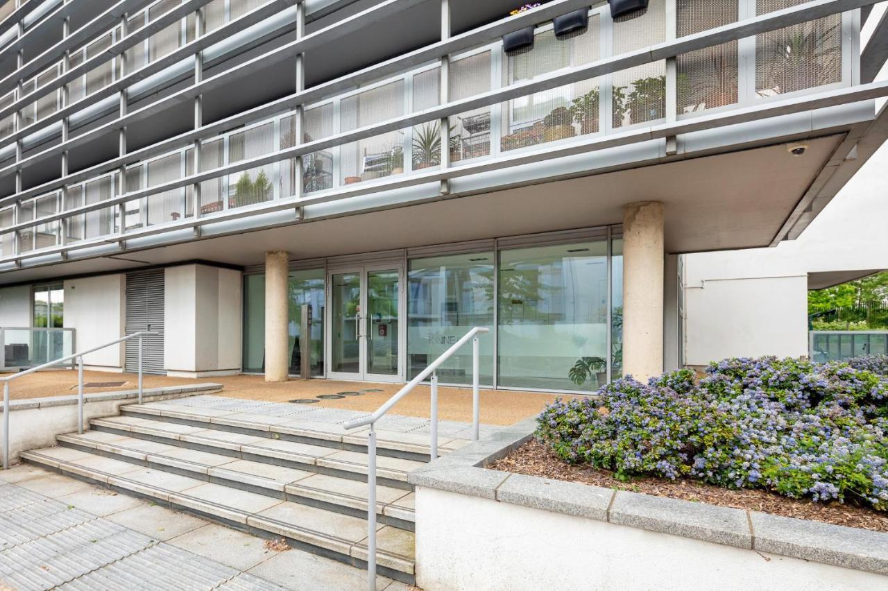 Stunning With Underground Parking! * London