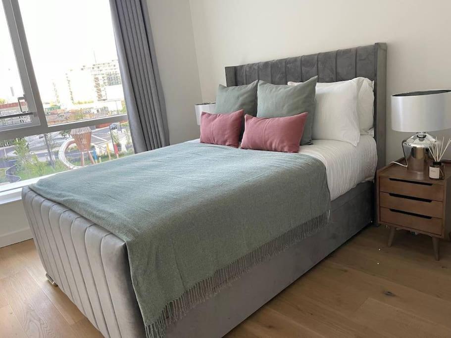 Luxury With Ac By The River London