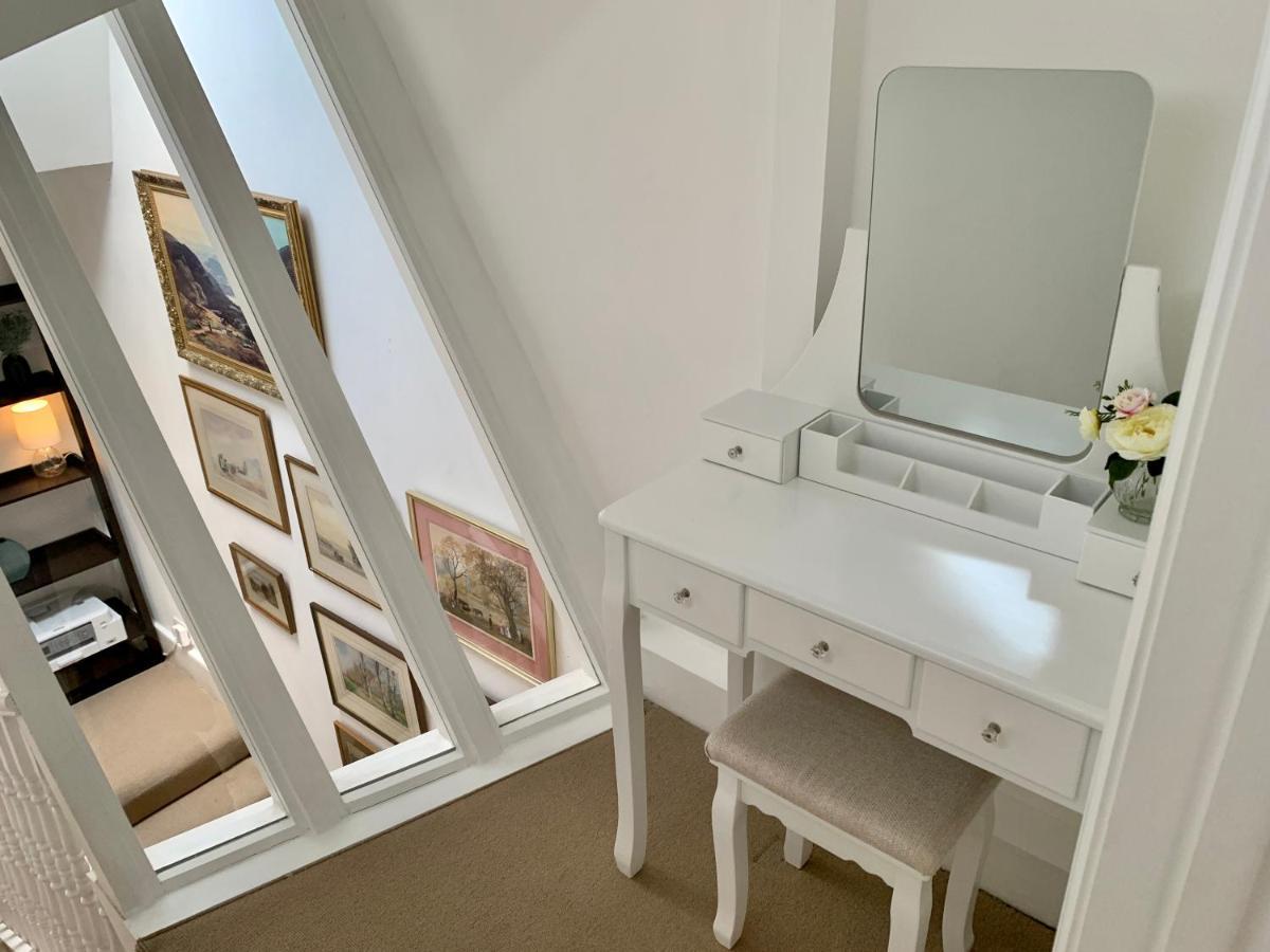 Lovely Newly Refurbished In Battersea Appartement Londen
