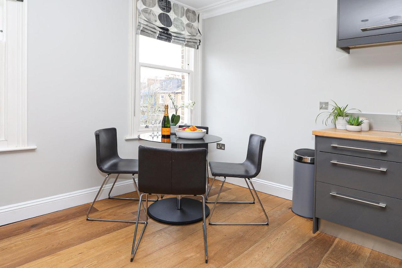 Bright And Modern 2 Bed Flat Lägenhet London