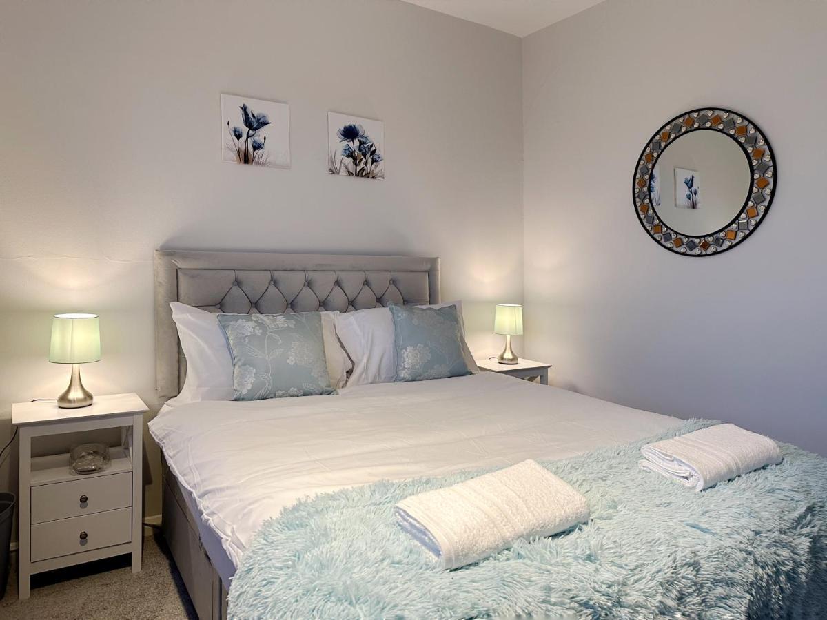 Zoey Place Near Thames River - 2 Double Beds, 1 Single Bed, Spacious, Ideal For Families * Londen