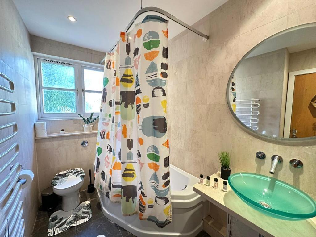 Goldhurst 3 Bedroom Flat *