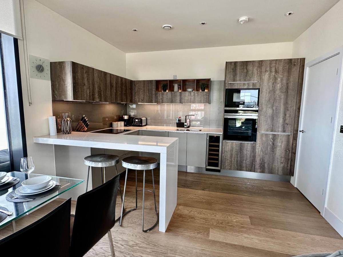 Lejlighed 3 Bedroom Penthouse With Private Terrace, Battersea, Nine Elms