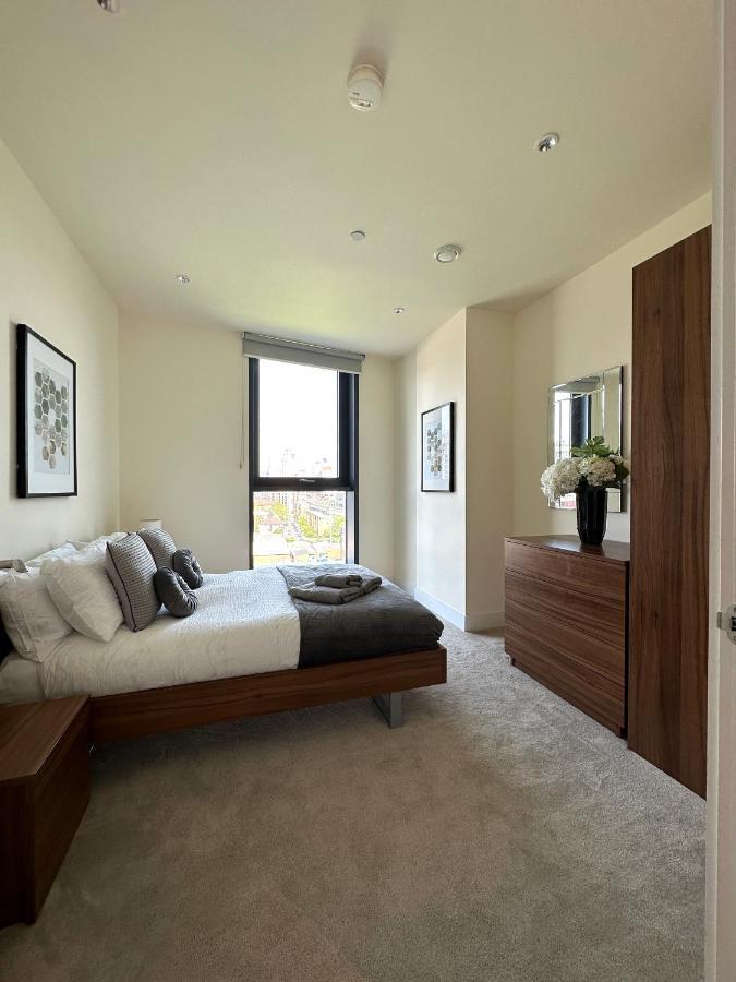 3 Bedroom Penthouse With Private Terrace, Battersea, Nine Elms * London
