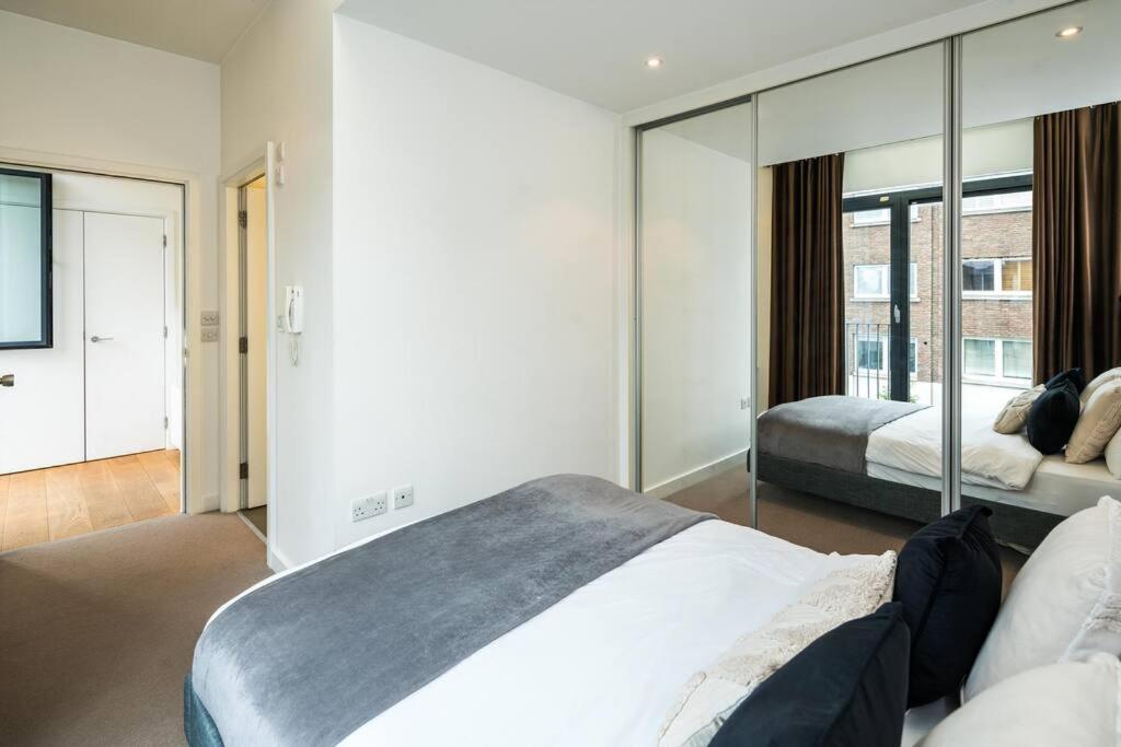Chic And Spacious Flat Near Bond Street Lejlighed