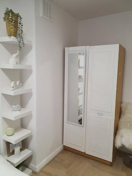 2 Bedroom Flat In Vauxhall, Leilighet
