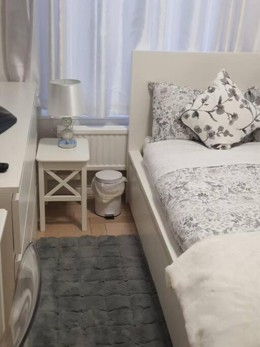 2 Bedroom Flat In Vauxhall, Leilighet *